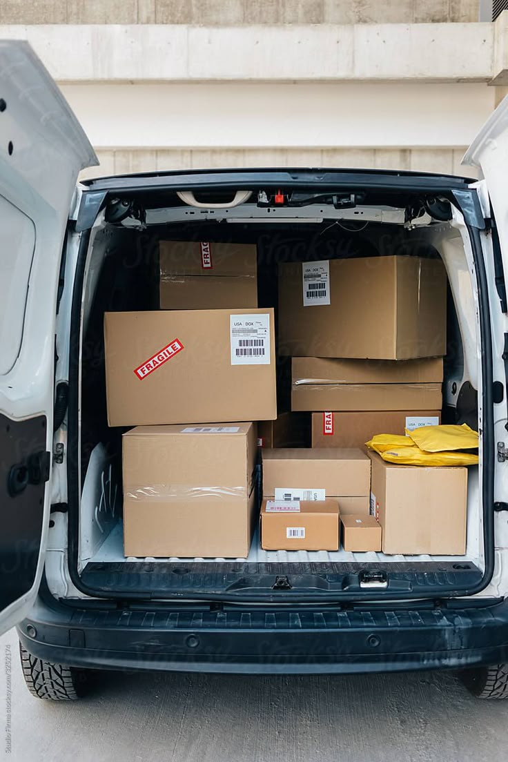 تكلفة نقل العفش بين المدن السعودية 2025: دليل الأسعار الشامل والتوفير الذكي